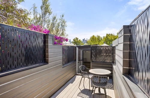 Albert Park House | Albertine House - beautiful single-fronted weatherboard Victorian home i