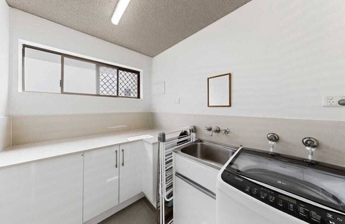 Alexandra Headland Apartment | Alex Heads Coastal Stay Walk to Beach Pool & Views
