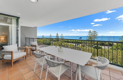 Alexandra Headland Apartment | Alexandra Headland Water Front Holiday Apartment with Wide Ocean Views