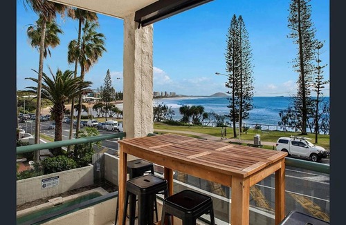 Alexandra Headland Apartment | Alexandra Headland Beach - Stunning Views ZF9
