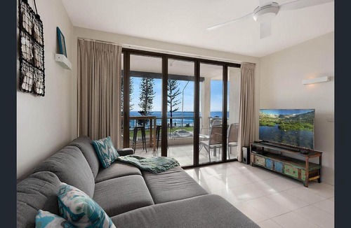 Alexandra Headland Apartment | Alexandra Headland Beach - Stunning Views ZF9