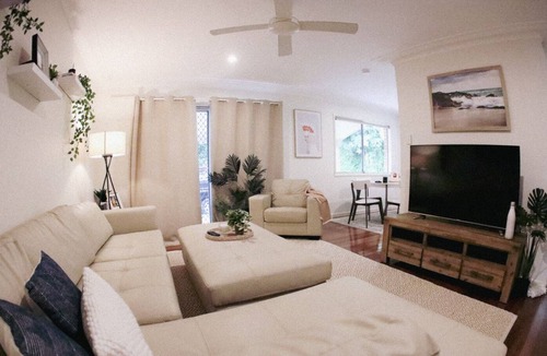Currumbin House | Alinas Currumbin Beach House-2 minutes to the beach
