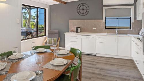 Hyams Beach House | All Decked Out at Hyams Beach by Experience Jervis