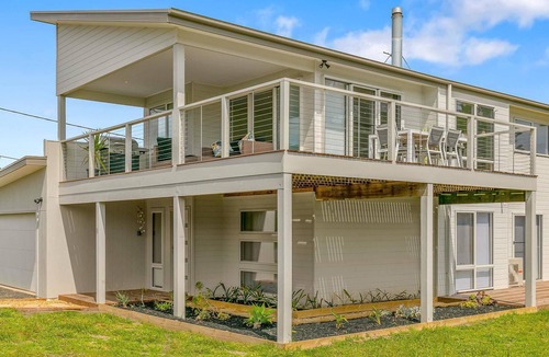Smiths Beach House | All Decked Out - sleeps 11