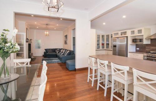West Busselton House | All Decked Out- WIFI, AC in bedrooms, Fireplace