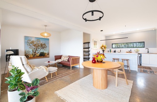 Blewitt Springs Villa | Alluca Villa McLaren Vale vineyard escape