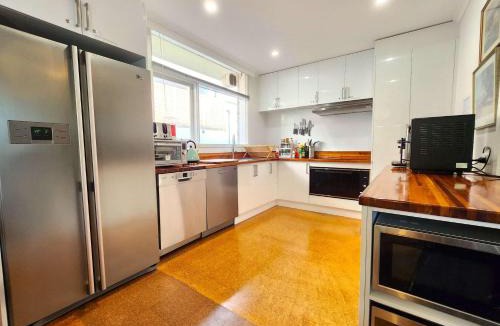 Highett House | Aloha Bayside 7 Bedrooms Fit 23 Full Kitchen, Southland, Golf Nearby