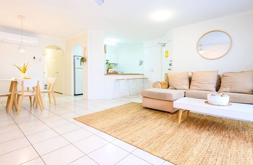 Main Beach Apartment | Aloha by the Beach - Sun, Sand, and Comfort