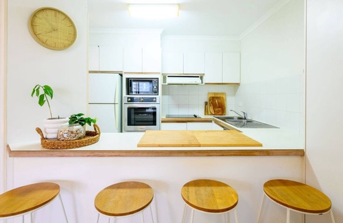 Main Beach Apartment | Aloha by the Beach - Sun, Sand, and Comfort