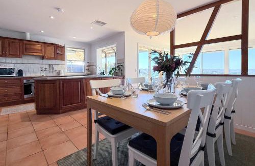 Clarendon House | Alpacas, Wineries And Rolling Hills