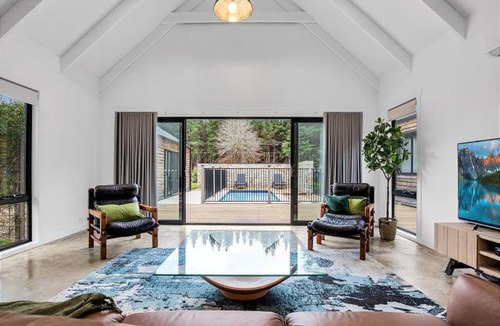 Bright House | Alpine Barn Retreat