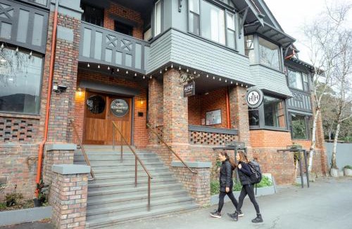 Warburton Hotel | Alpine Hotel, Eat Drink Sleep