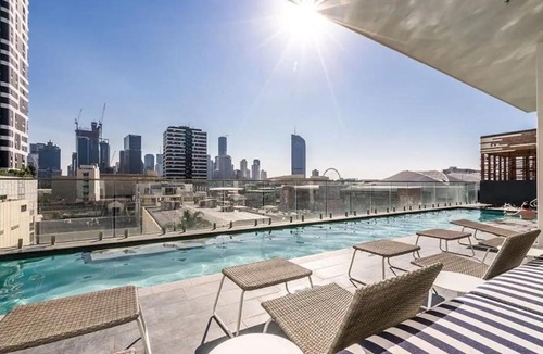 South Brisbane Apartment | Altitude Suite - Stunning City & River Views!
