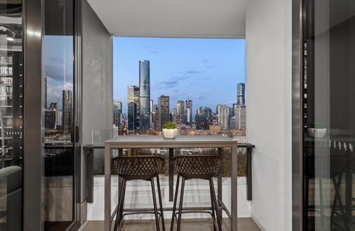 South Brisbane Apartment | Altitude Suite - Stunning City & River Views!