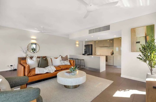 Trinity Beach Apartment | Amalfi—Ocean Views & Pool near Beach & Restaurants
