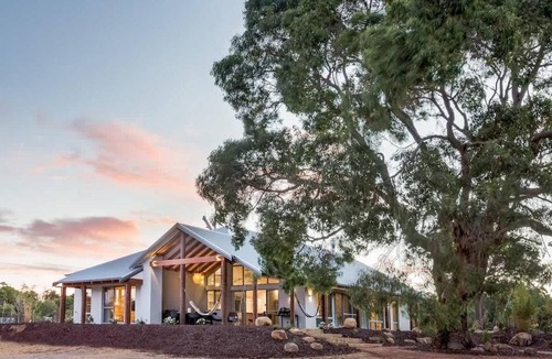 Quindalup House | Amaroo - Luxe Hinterland Three-bedroom Farmhouse with Studio