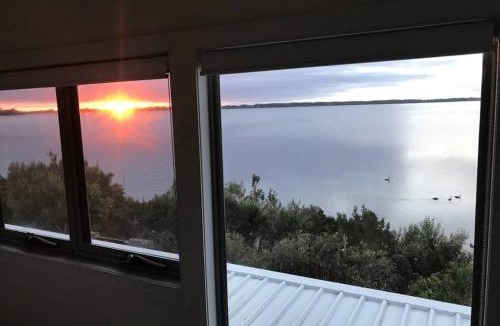 Ansons Bay House | Amazing Ansons Bay Absolute Waterfront Beach House