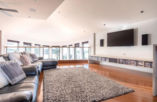 Currimundi Apartment | Amazing Currimundi Lakefront Ocean Penthouse