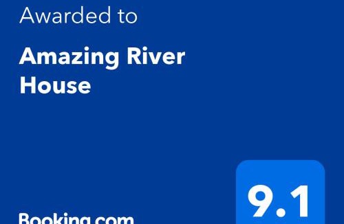 Ravenswood House | Amazing River House