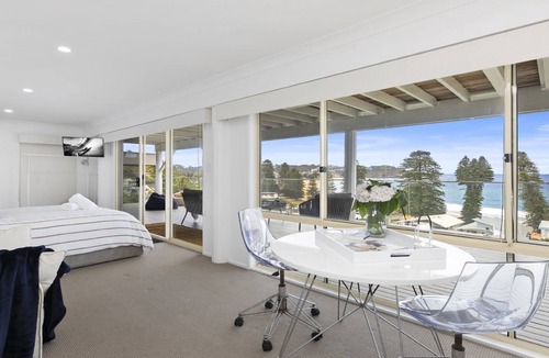 Avoca Beach House | Amazing views and short walk to beach