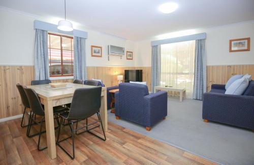 Bright House | Amber Cottage