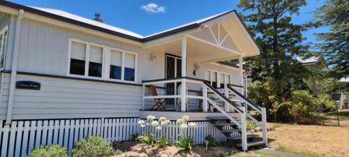 Stanthorpe House | Amiens Cottage, historic, quiet, in heart of Stanthorpe