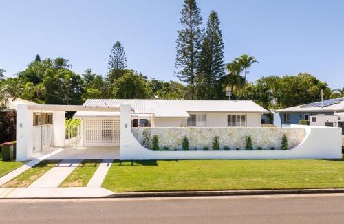Agnes Water House | Amira Beach House - air conditioned, pool, walk to beach & cafes