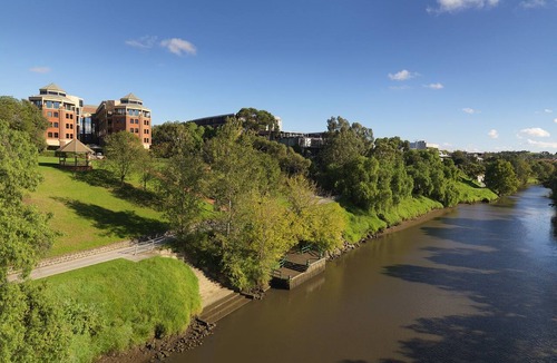 Richmond Hotel | Amora Herencia Riverwalk Melbourne