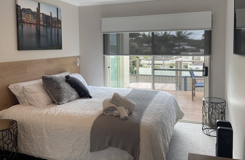 Tura Beach Apartment | "Amore" at Villa Del Mare - Beach Front Guest Suite