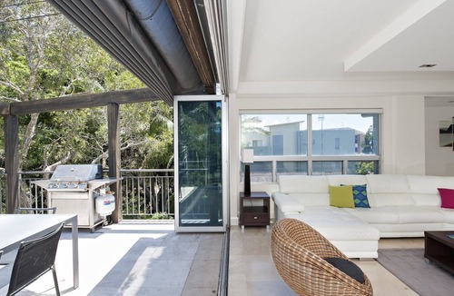 Nelson Bay Apartment | An executive style apartment just steps to the beach