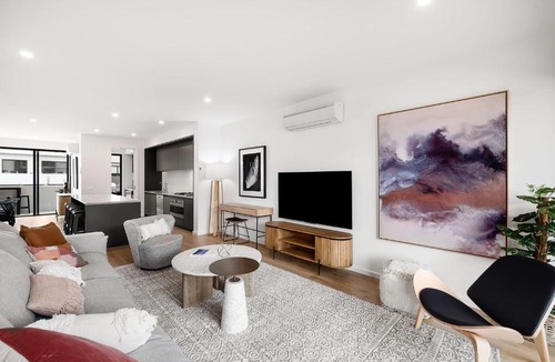 Safety Beach House | Anchorage Villa - Chic, Pet Friendly by Marina