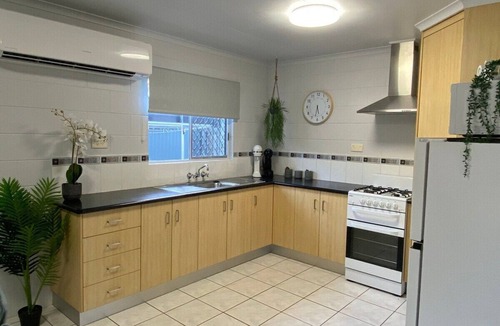 Andergrove Apartment | Andergrove Home with Leafy View with Wi-fi