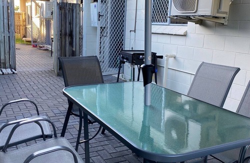 Andergrove Apartment | Andergrove Home with Leafy View with Wi-fi