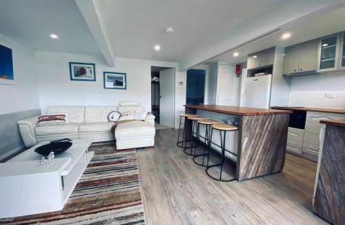 Coles Bay House | Angasi