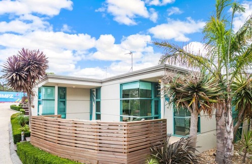 Anglesea Apartment | Anglesea Waterfront Resort 39 - Tennis Court and Pool