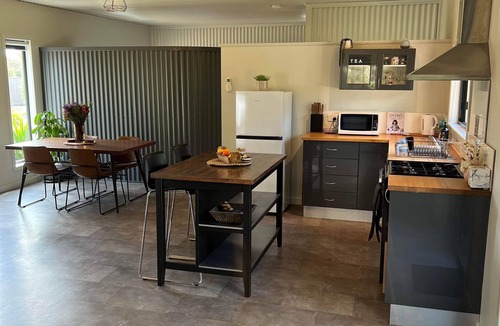 Penshurst Bed & Breakfast | Annie's on Ti Tree- Country Bush Private, Unique Hideaway