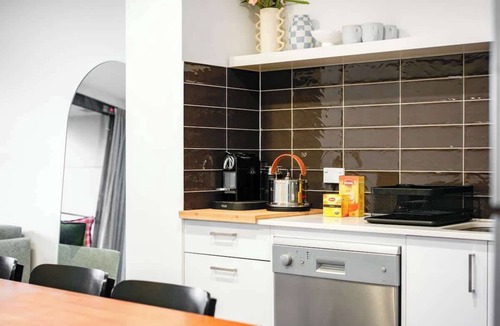 Abbotsford Apartment | Apartment in Abbotsford