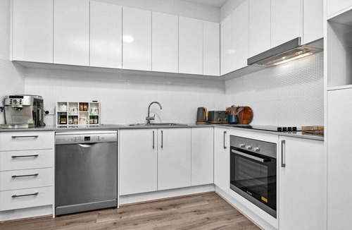 Marden Condo | Apartment on Arabella - Sleeps 4, 3 Bds, Parking