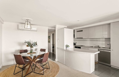 Scarborough Apartment | Apartment R113 - a secluded beachside retreat!