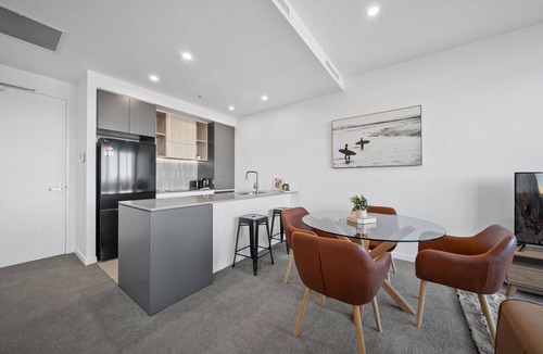 Phillip Apartment | Apartment with Gym and Indoor Pool Access