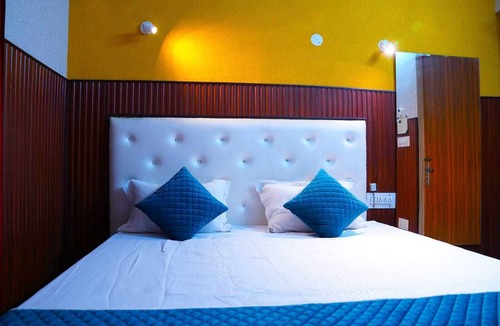 Una Hotel | Apna Niwas