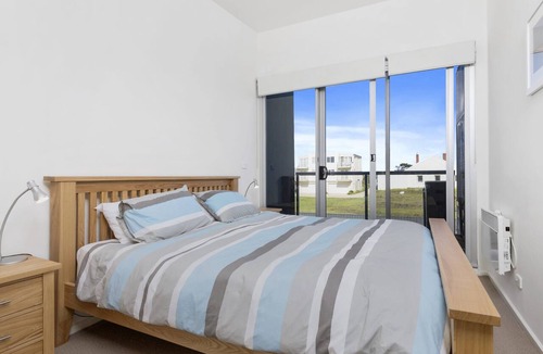 Apollo Bay Apartment | Apollo Blue 11 - Modern, Ocean Views, Central Location.