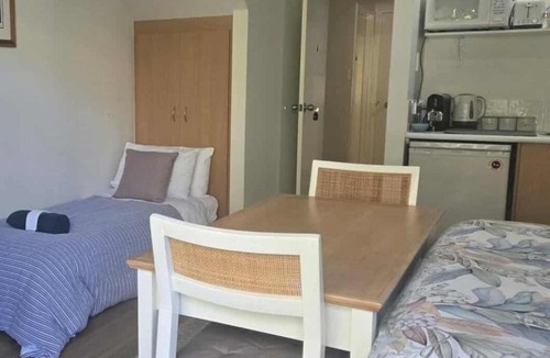 Halls Head Apartment | Apollo Quays Resort Studio apartment with Kitchenette and shared jetty