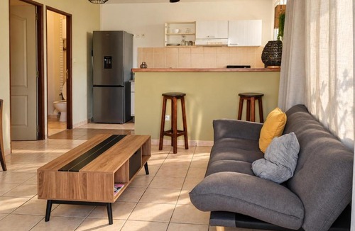 Cayenne Apartment | Appartement Cayenne Chic Design Élégant en Bois Tropical