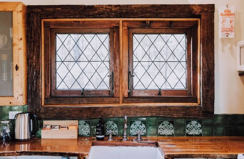 Budgee Budgee Cottage | Apple Tree Cottage An Idyllic Country Reset