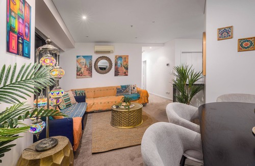 Brisbane Central Business District Apartment | Arabian Nights-Level 60-Meriton Suites