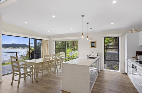 Pretty Beach Central Coast House | Araluen Waterfront Getaway 'Special Offer'