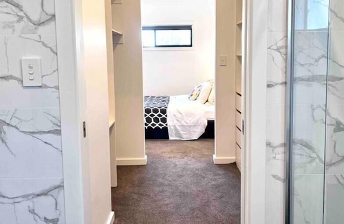 Tranmere House | Archies townhouse 3 bdrm, sleeps 5, wifi, AC