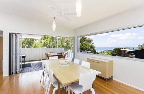 Point Lookout House | Architect designed 4 bedroom house with ocean and bush views.