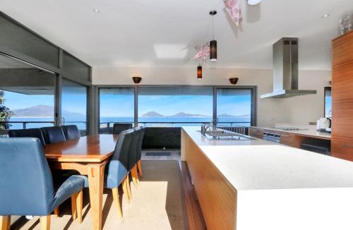 Hawks Nest House | Architectural Design on the Beach